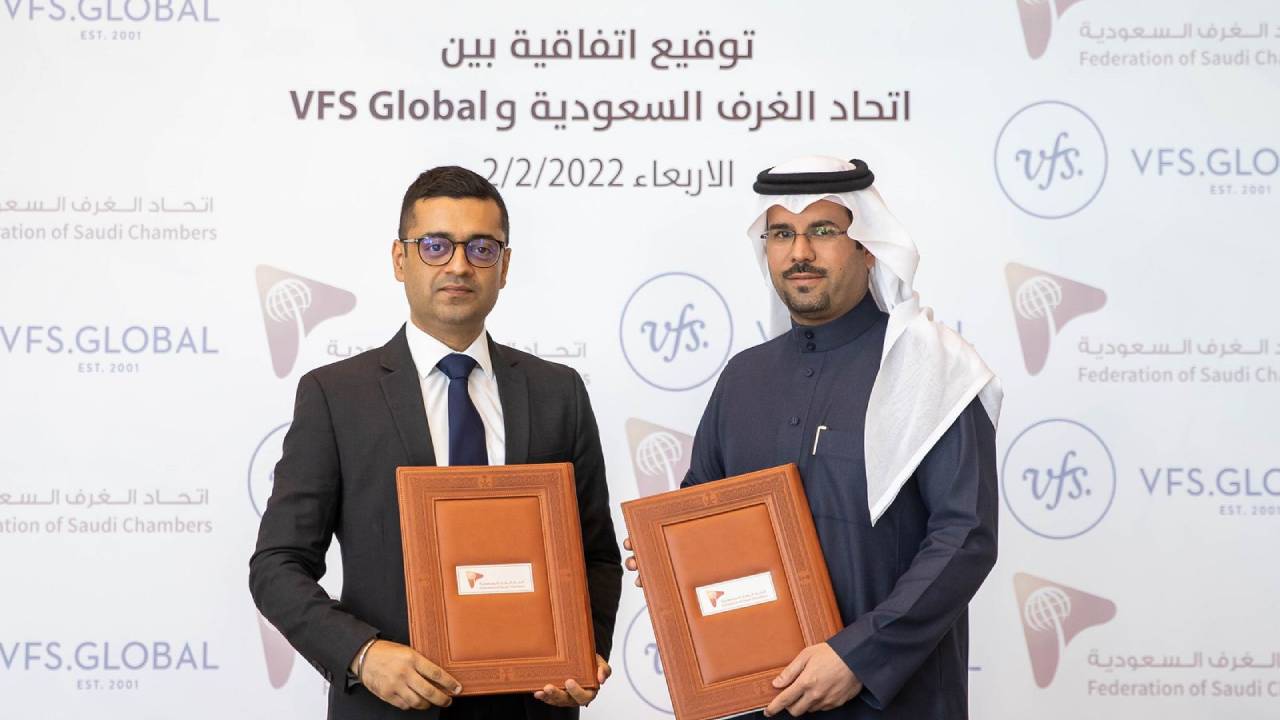 <div class="paragraphs"><p>توقيع مذكرة تفاهم بين الغرف التجارية السعودية وفي إف إس العالمية</p></div>