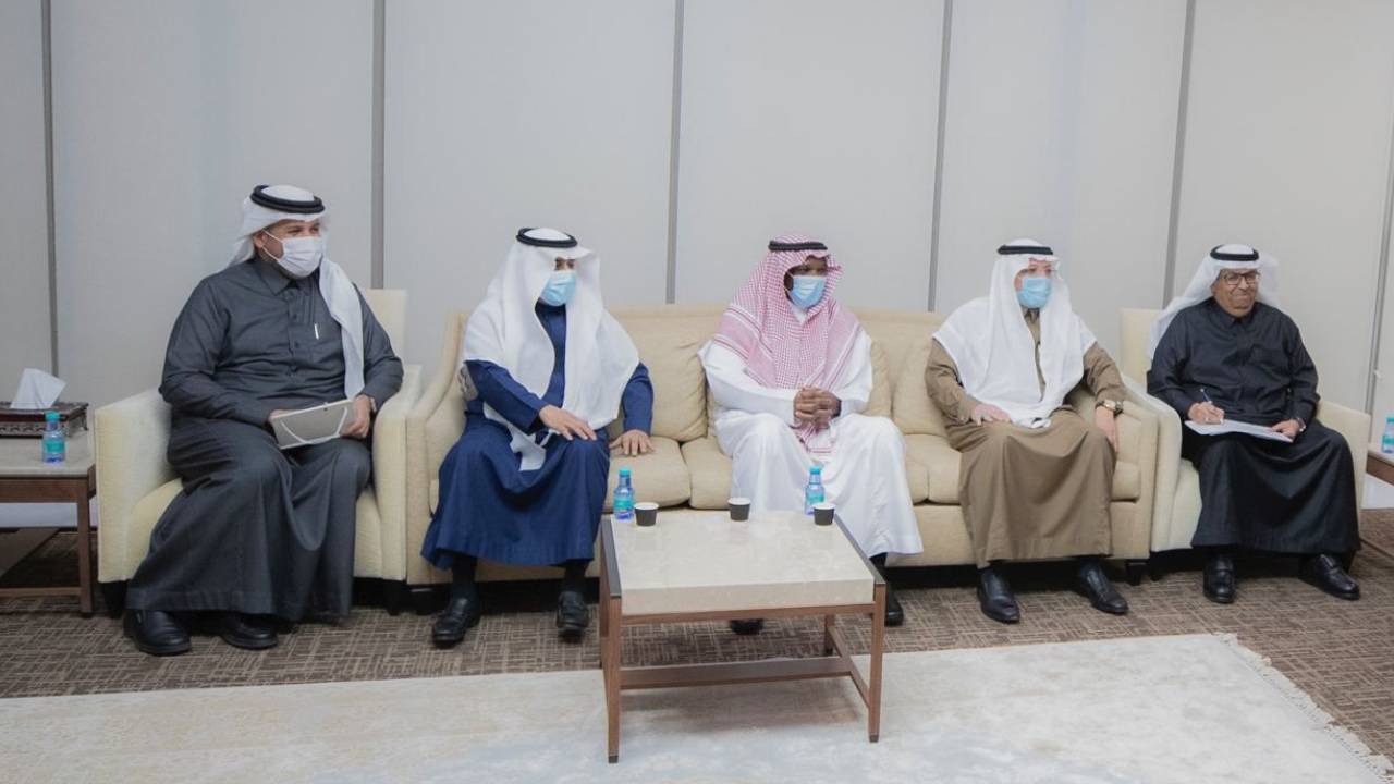 <div class="paragraphs"><p>جانب من لقاء د.حمد بن محمد آل الشيخ بالملحقين الثقافيين</p></div>