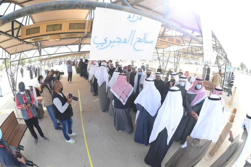 <div class="paragraphs"><p>جانب من تشييع العجيري إلى مثواه الأخير</p></div>