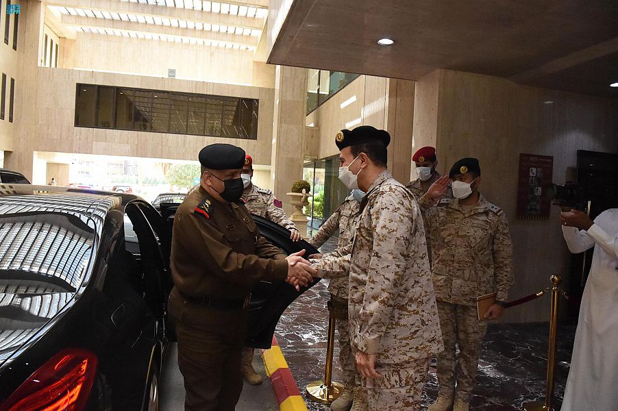 <div class="paragraphs"><p>الفريق الركن فهد الغفيلي يستقبل قائد القوة البحرية العراقية</p></div>