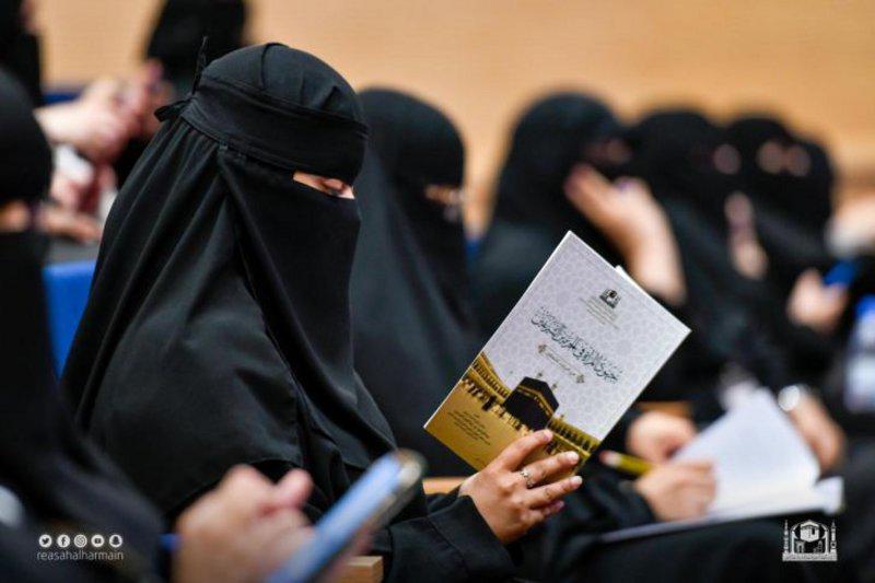 <div class="paragraphs"><p>تطوير الخدمات لقاصدات المسجد النبوي</p></div>