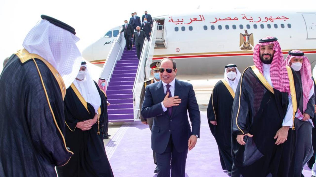 <div class="paragraphs"><p>الرئيس المصري يصل الرياض</p></div>
