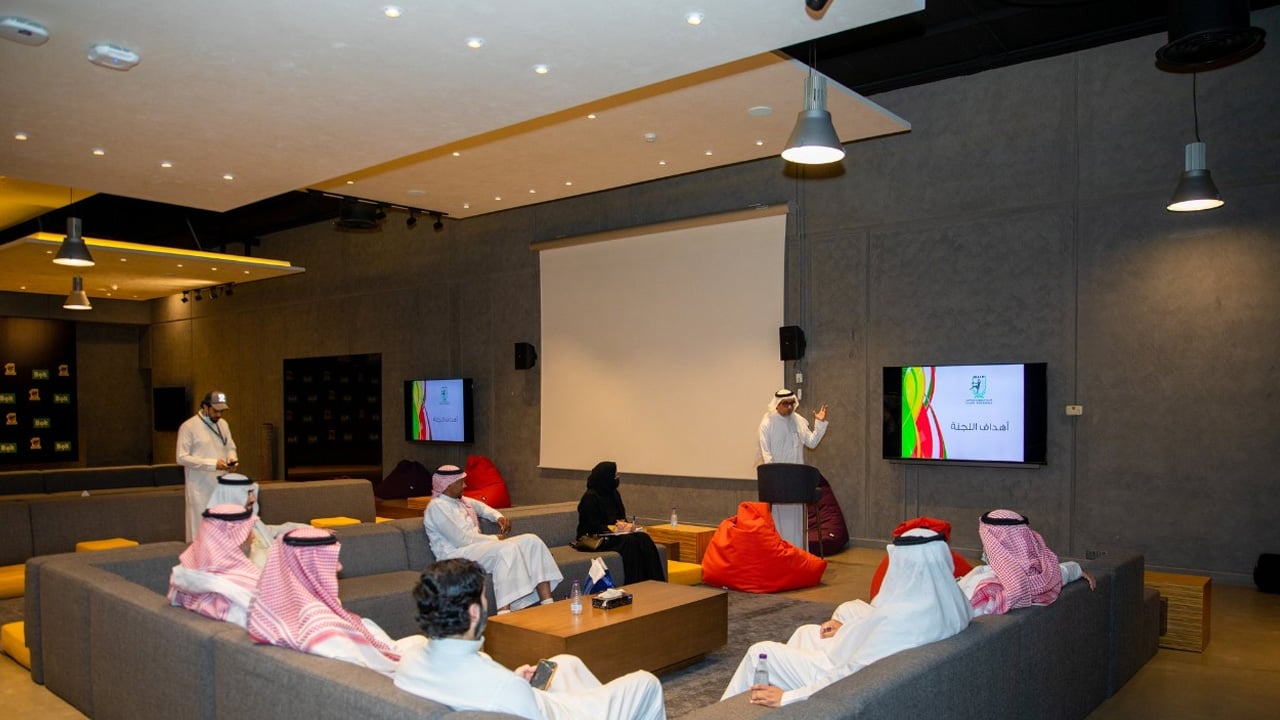<div class="paragraphs"><p>لجنة تطوير اليد في ضيافة الاتحاد</p></div>