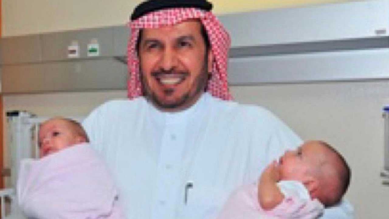<div class="paragraphs"><p>الدكتور الربيعة يلتقي التوأم السيامي الأردني</p></div>