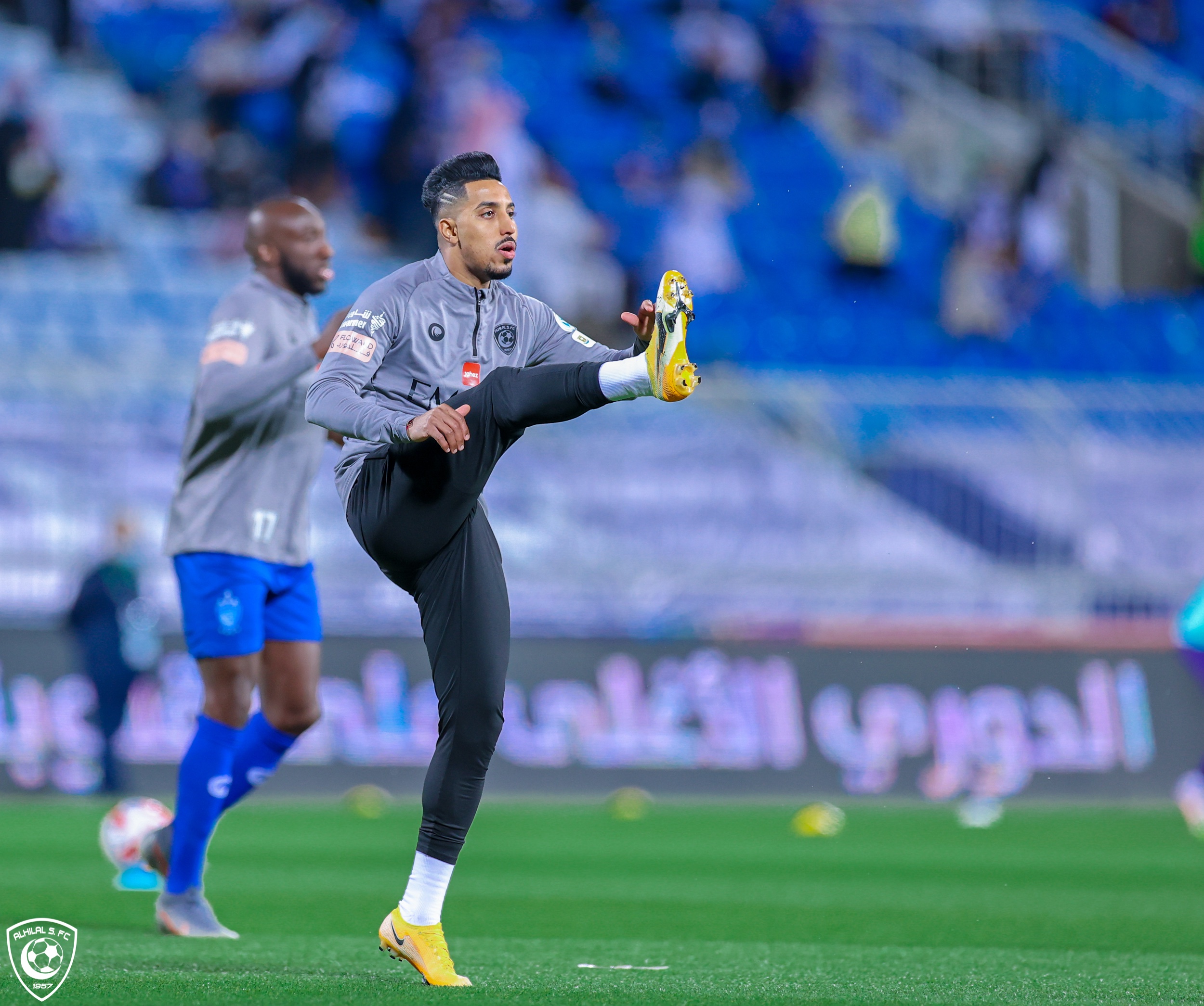 <div class="paragraphs"><p>جانب من عمليات الإحماء لفريق الهلال قبل مواجهة الأهلي</p></div>