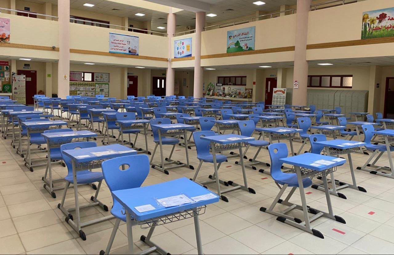 <div class="paragraphs"><p>قاعة بأحد مدارس المملكة</p></div>