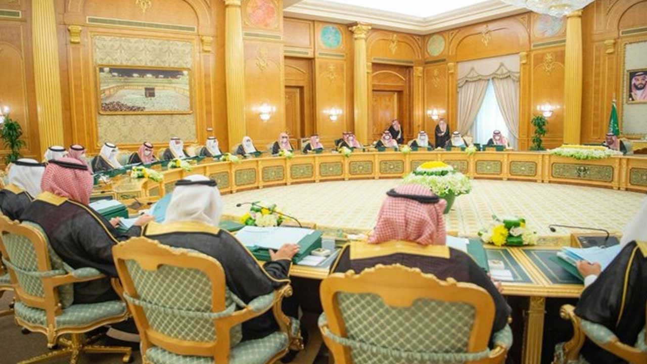 <div class="paragraphs"><p>خادم الحرمين يرأس اجتماع مجلس الوزراء</p></div>