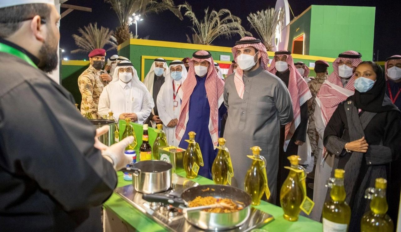 <div class="paragraphs"><p>أمير الجوف يدشن مهرجان الزيتون الدولي</p></div>