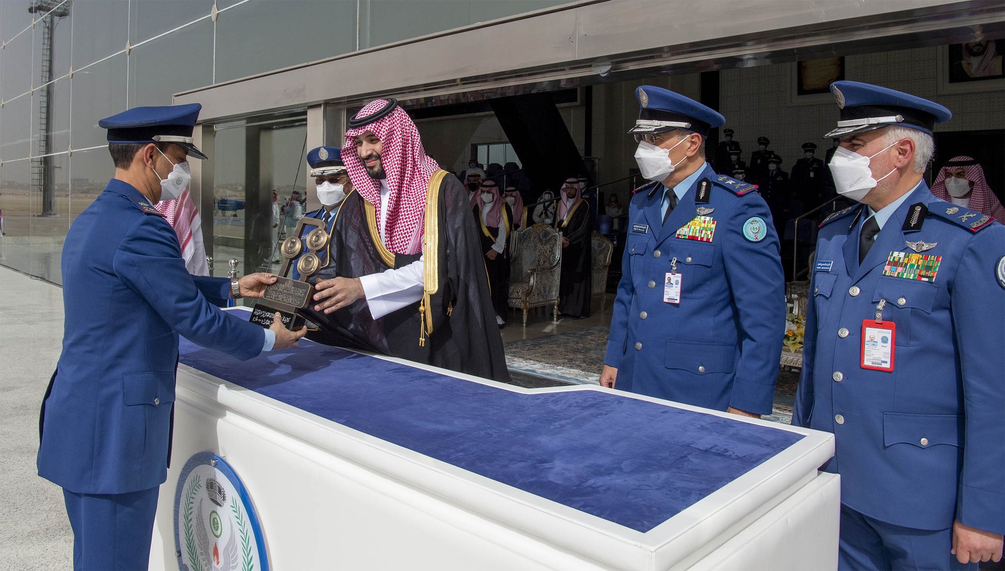 <div class="paragraphs"><p>ولي العهد يرعى حفل تخريج الدفعة 101 من طلبة كلية الملك فيصل الجوية</p></div>
