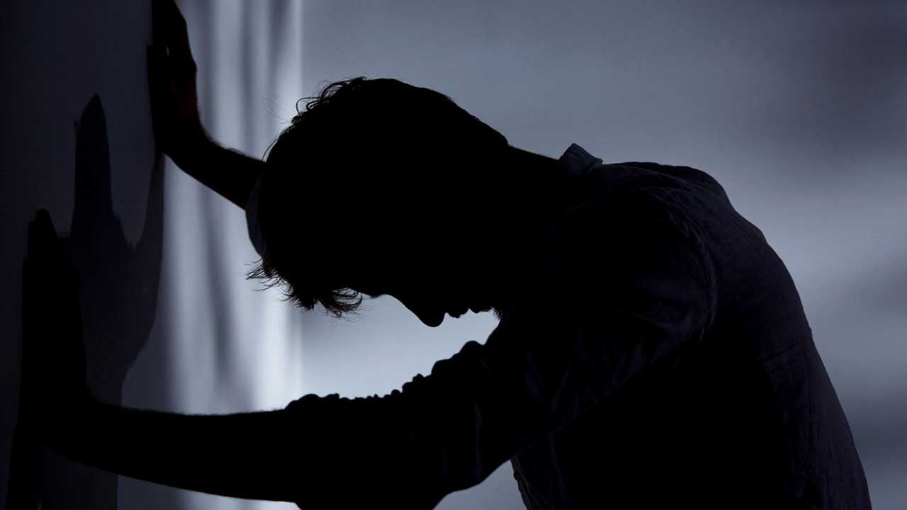 باحثون: المماطلة في إنجاز الأعمال تؤدي لاكتئاب وآلام جسدية