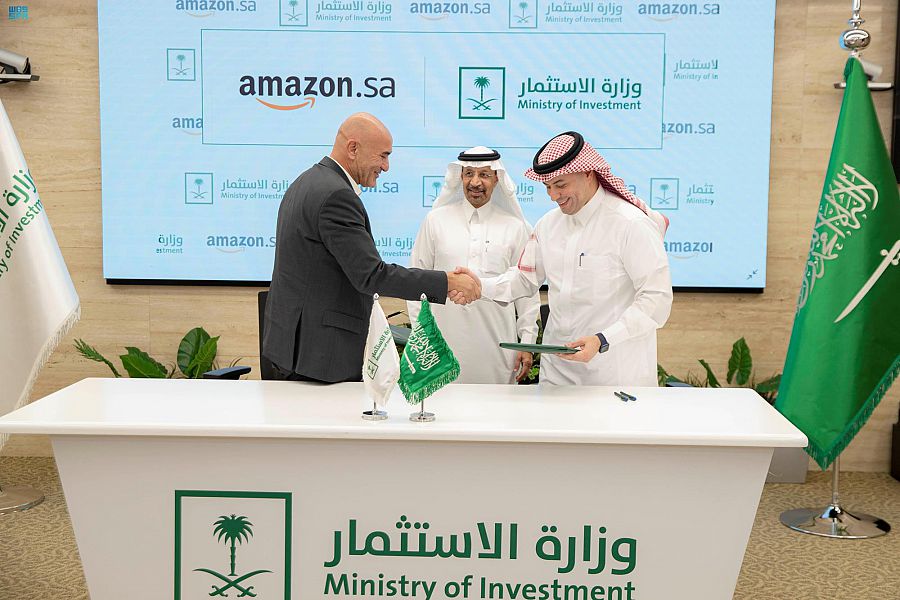 <div class="paragraphs"><p>جانب من توقيع مذكرة التفاهم بين وزارة الاستثمار وشركة أمازون</p></div>