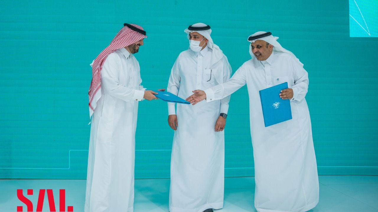 <div class="paragraphs"><p>جانب من توقيع اتفاقية التدريب بين سال السعودية والأكاديمية السعودية اللوجستية</p></div>