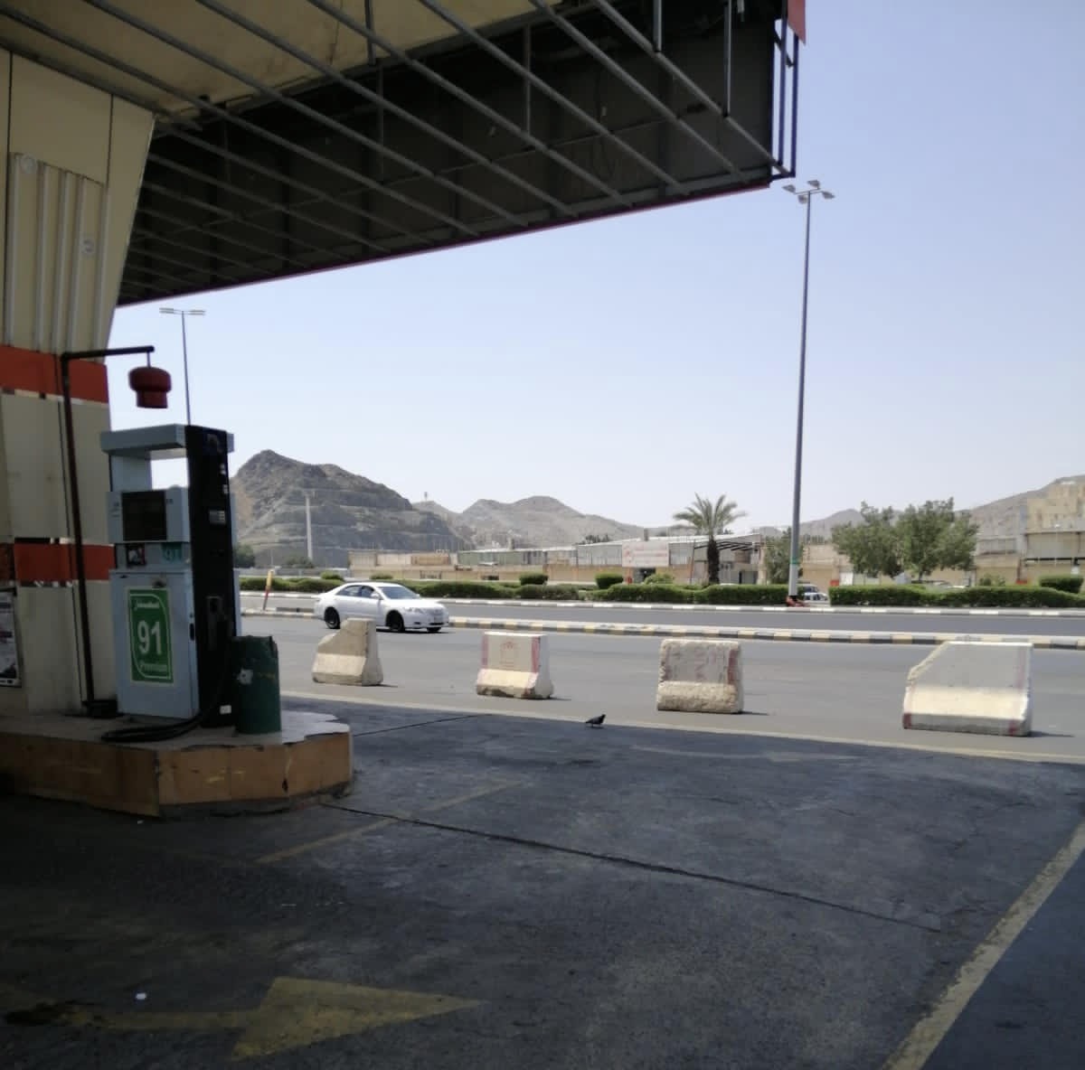 <div class="paragraphs"><p>جانب من الجولات الرقابية بشوارع مكة</p></div>
