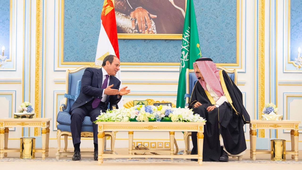 <div class="paragraphs"><p>خادم الحرمين يستقبل الرئيس عبدالفتاح السيسي</p></div>