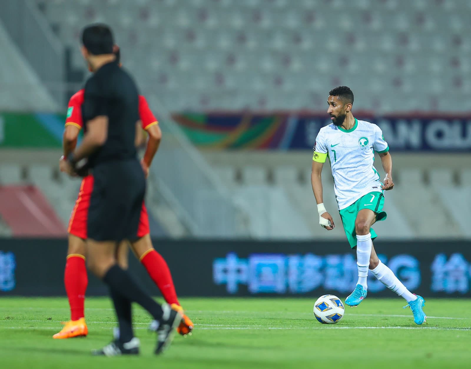 <div class="paragraphs"><p>سلمان الفرج رمانةميزان المنخب الوطني</p></div>
