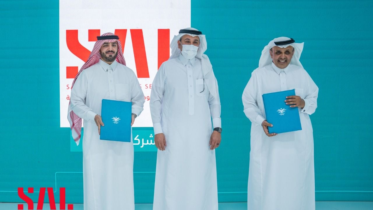 <div class="paragraphs"><p>جانب من توقيع اتفاقية التدريب بين سال السعودية والأكاديمية السعودية اللوجستية</p></div>