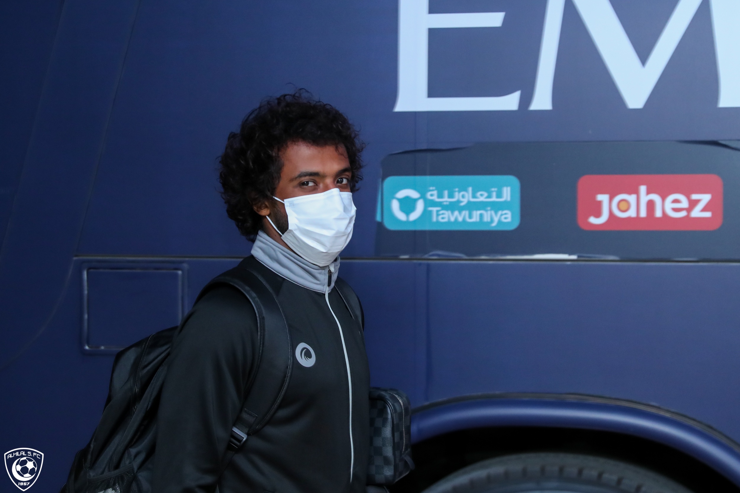 وصول فريق الهلال إلى ملعب الأمير فيصل بن فهد استعدادًا لمواجهة الشباب