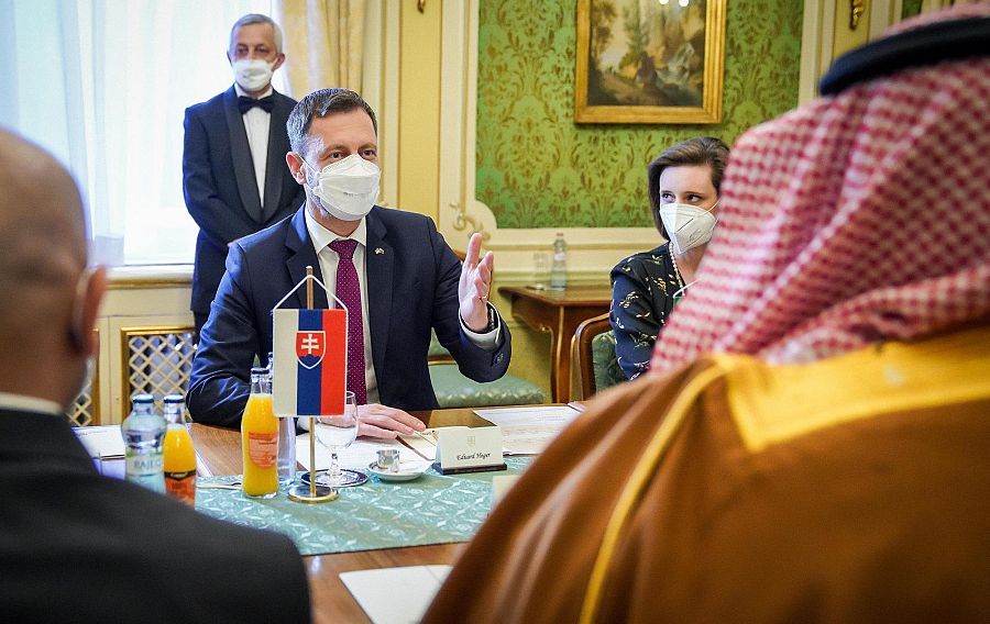 جانب من لقاء وزير الاقتصاد والتخطيط مع رئيس وزراء سلوفاكيا
