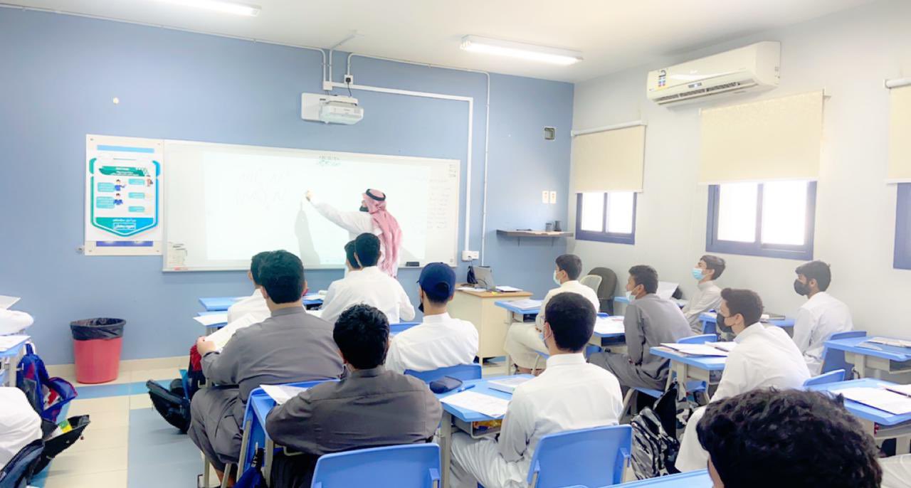 التزام الطلاب بالحضور أول أيام الدوام بهر رمضان