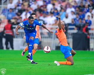 إيجالو الحاضر الغائب فوق ميدان الجوهرة المشعة