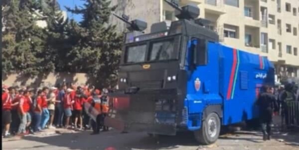 الأمن يفرق الجماهير قبل موقعة النهائي