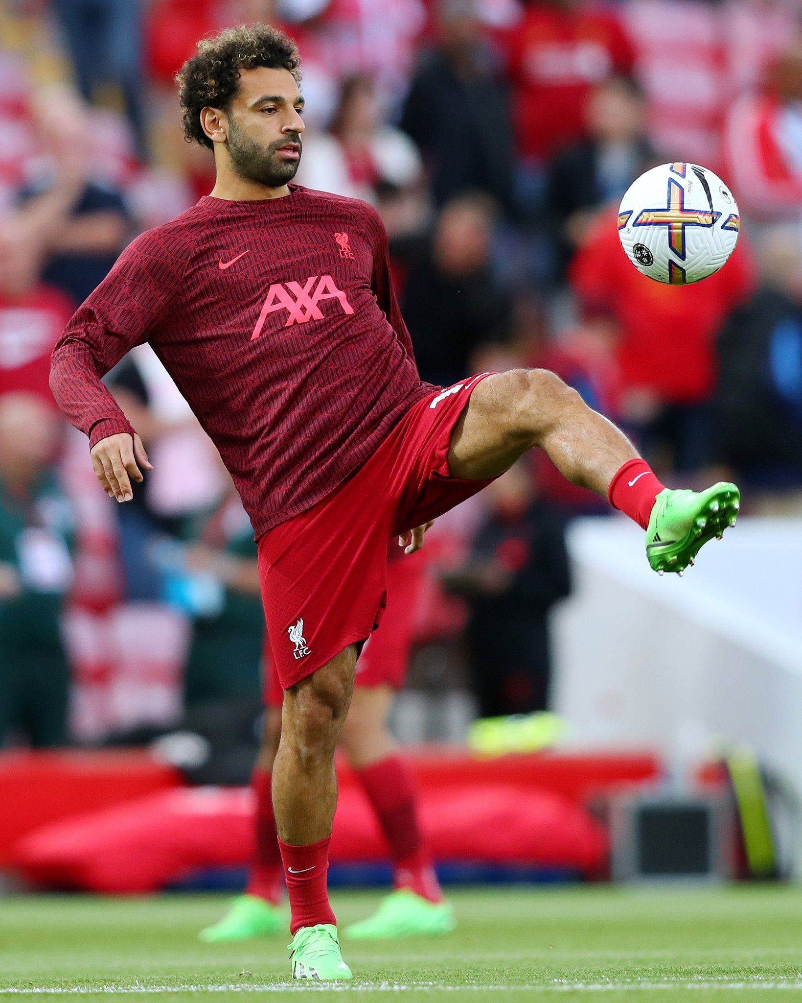محمد صلاح خلال إجراء عمليات الإحماء