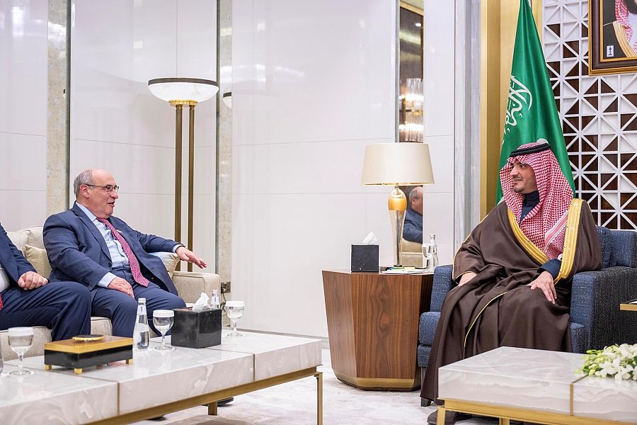 الأمير عبدالعزيز بن سعود مع فيتوريو