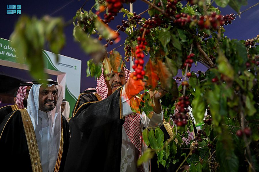 أميرِ منطقة الباحة يدشن فعاليات مهرجان البُن الأول بمحافظة المخواة