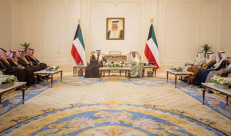 ولي عهد الكويت يستقبل وزير الاستثمار خالد الفالح