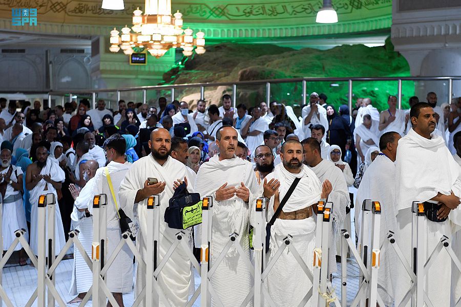 رئاسة الحرمين الشريفين تقدم خدماتها للمعتمرين