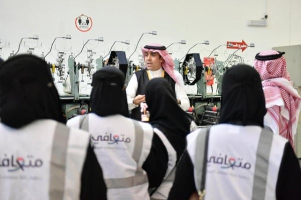 متعافون من السرطان في مجمع الملك عبدالعزيز لكسوة الكعبة