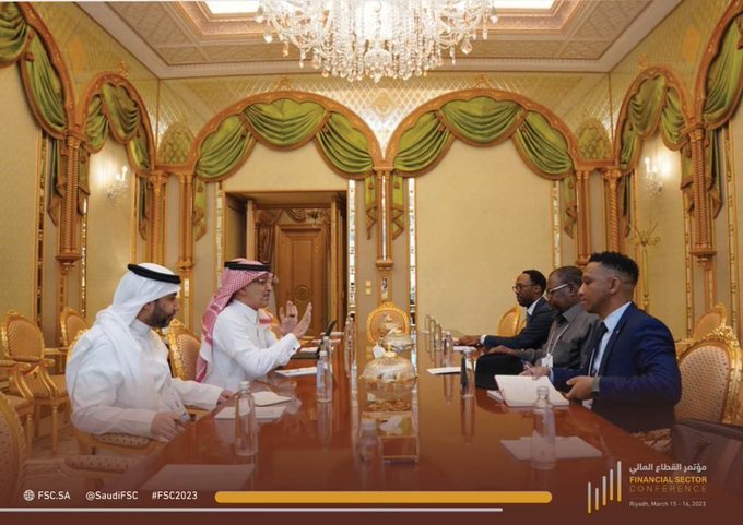الجدعان مع وزير المالية الجنوب أفريقي