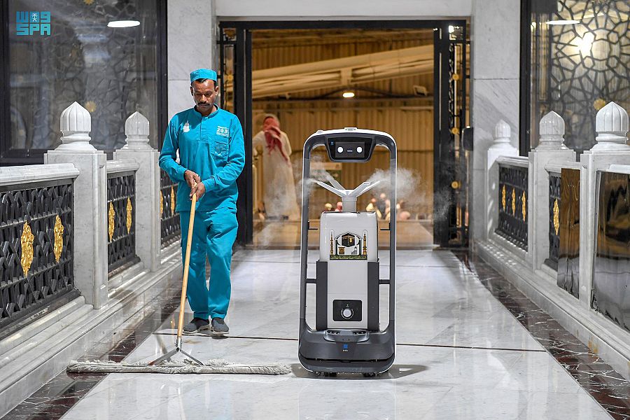 رئاسة الحرمين الشريفين تقدم خدماتها للمعتمرين