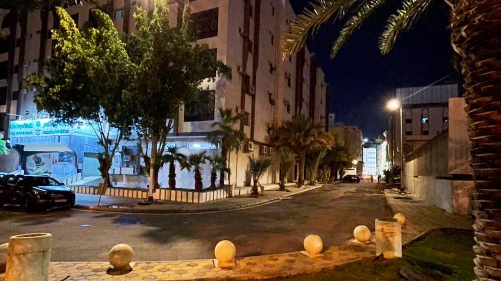 إزالة إحداثات على شارع بعرض 15م بمخطط الزاهر