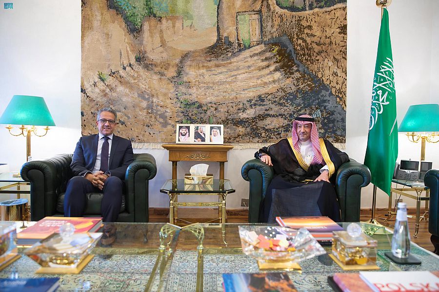 نائب وزير الخارجية يستقبل وزير السياحة المصري السابق