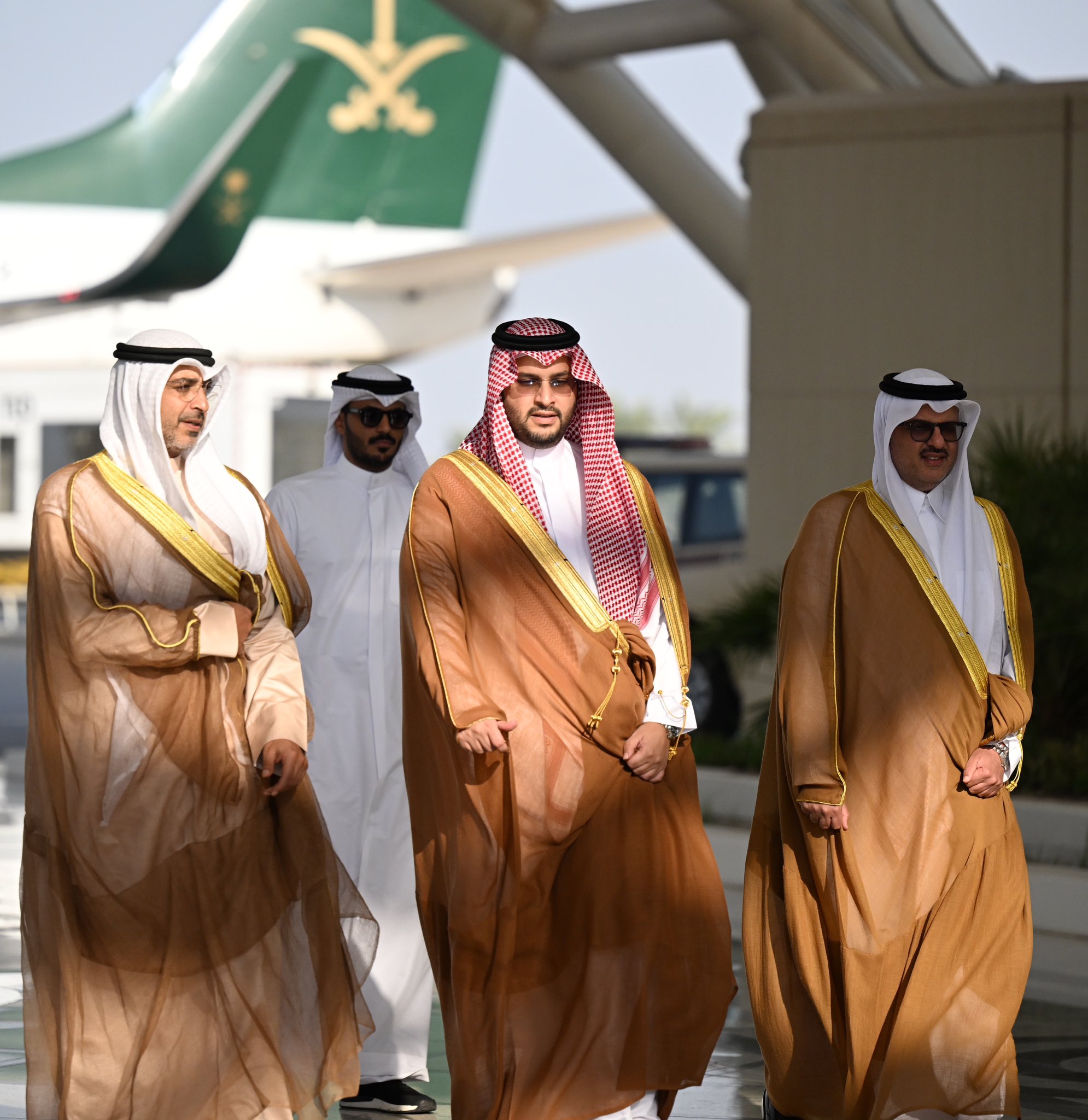 خلال تقديم واجب العزاء