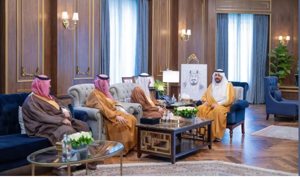 الأمير فيصل بن خالد بن عبدالعزيز أمير منطقة الحدود الشمالية خلال التهنئة