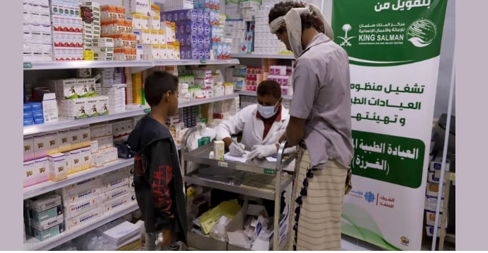 خلال الكشف على المرضى بالعيادات المتنقلة لمركز الملك سلمان للإغاثة