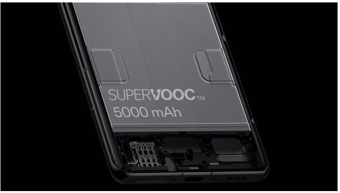 يتميز OPPO Find X7 Ultra ببطارية كبيرة بسعة 5000 مللي أمبير في الساعة تدعم الشحن السريع بقوة 100 واط SUPERVOOCTM