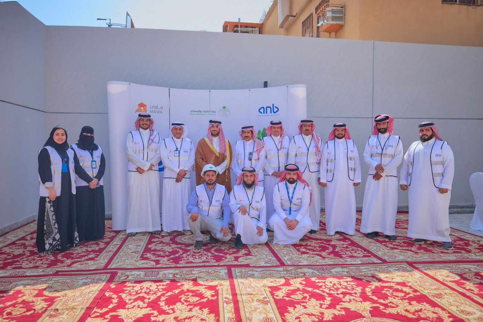 محافظ عنيزة يزور الوحدة السكنية الجاهزة