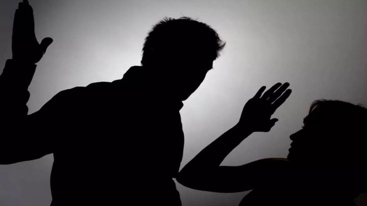 قانوني لـ«عاجل»: «ضرب المرأة» مشروط.. وأحذر من 8 أفعال
